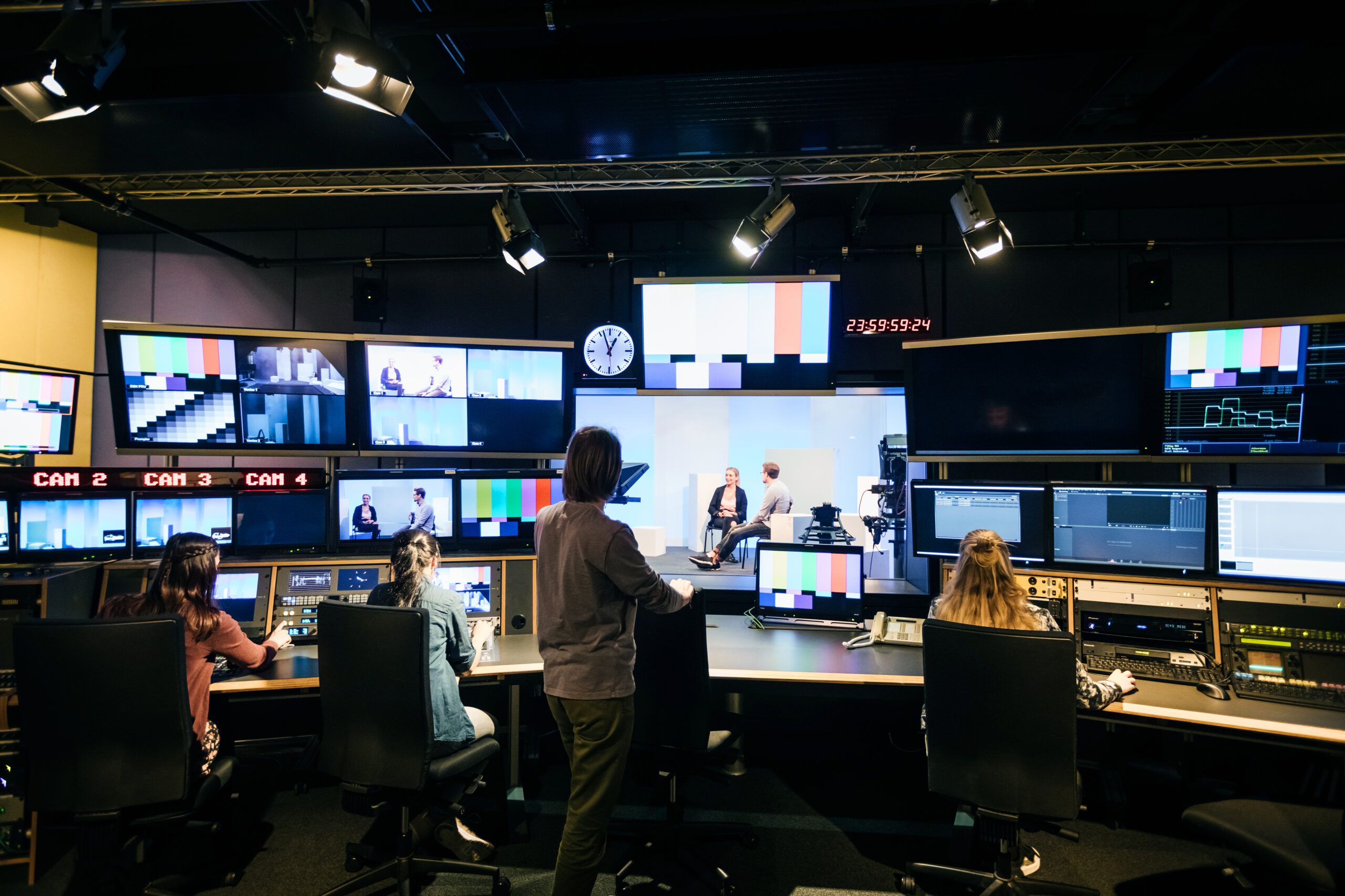 R093: Creative iMedia in the media industry (Exam)